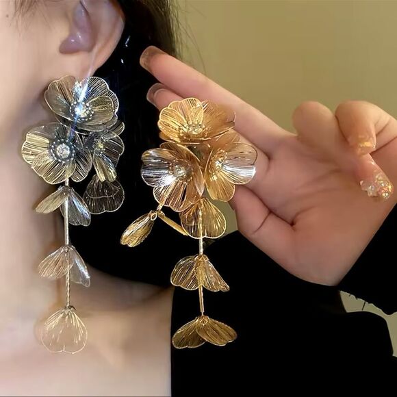 Zara Famous Kate Middleton Floral Statement Earrings - Picture 16 of 17